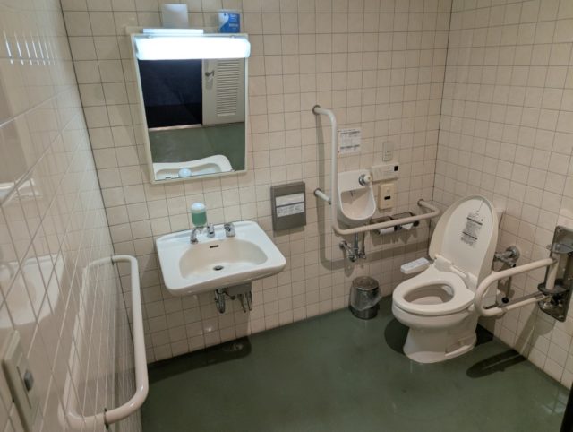 4階ホールトイレ