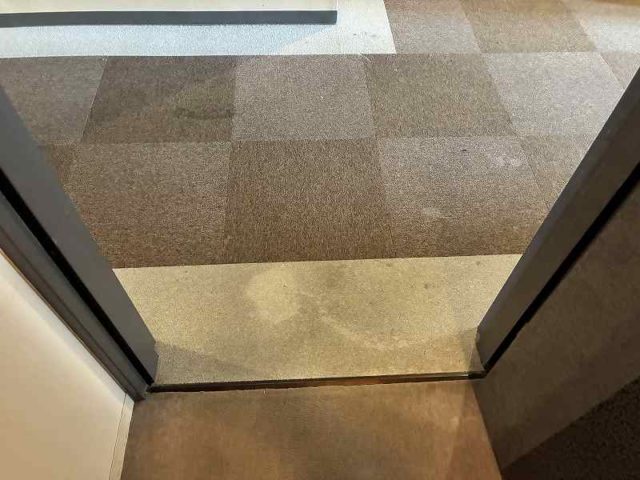 603号室入口幅77㎝