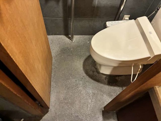 男子トイレ個室入口幅70㎝