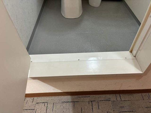 入口幅57㎝、段差17㎝