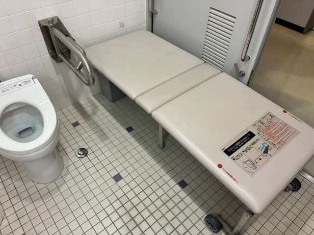 ユニバーサルシートあり