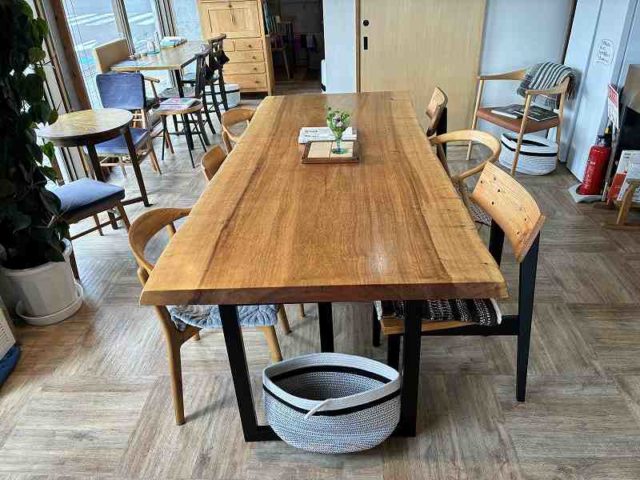 テーブルの高さ70cm