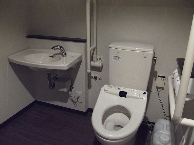 トイレ入口幅89cm