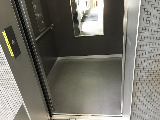 エレベーター入口幅80cm
