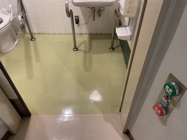 １階トイレ 入口幅91cm